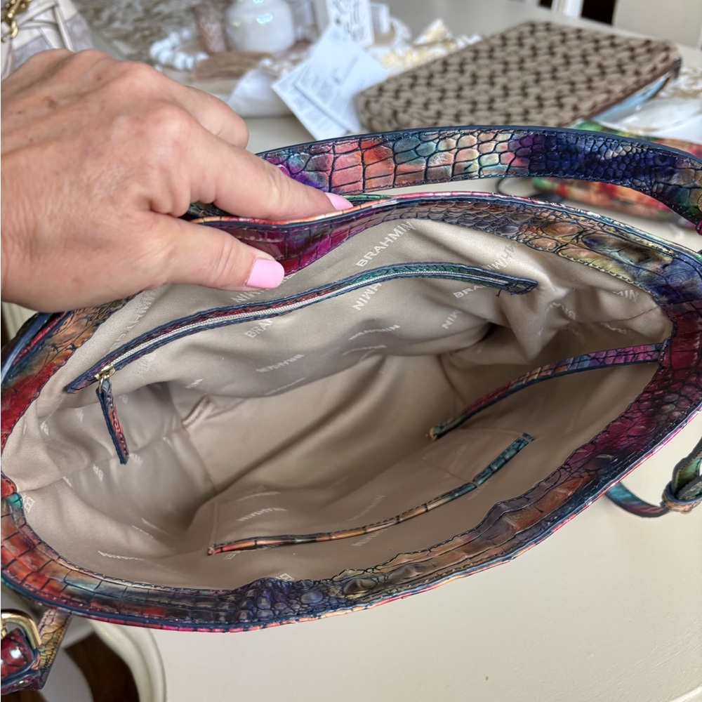 Brahmin multi color large  Melbourne bucket - Picture 8 of 8